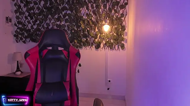 Kitty Gang online show from 09-19-25, 02:26