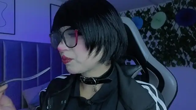 Kitty Gang online show from 05-14-26, 01:57