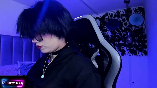 Kitty Gang online show from 03-12-26, 02:17