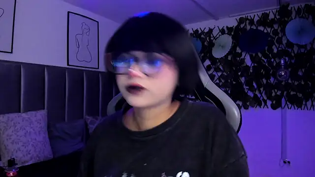 Kitty Gang online show from 04-29-26, 01:54