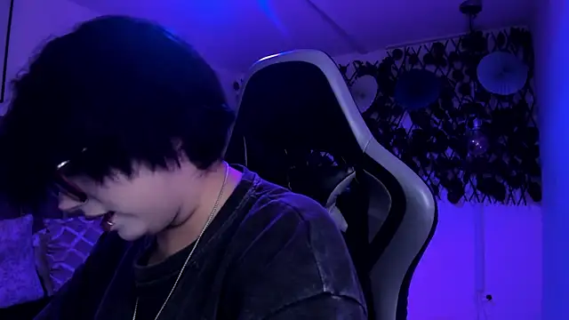 Kitty Gang online show from 03-25-26, 01:39