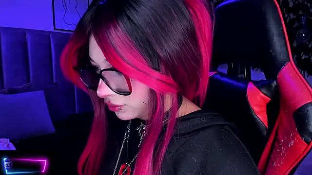 Kitty Gang online show from 12-17-25, 02:27