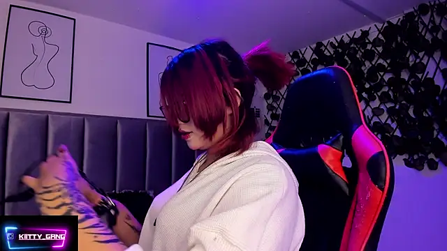 Kitty Gang online show from 01-14-26, 02:15