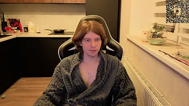 Snapshot of spaisenok chatting on 10-22-25, 12:32 spaisenok online show from 10-22-25, 12:32