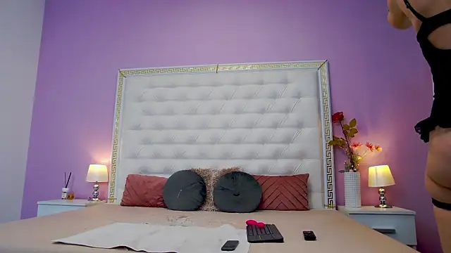 Lenna Paul online show from 09-24-25, 03:57