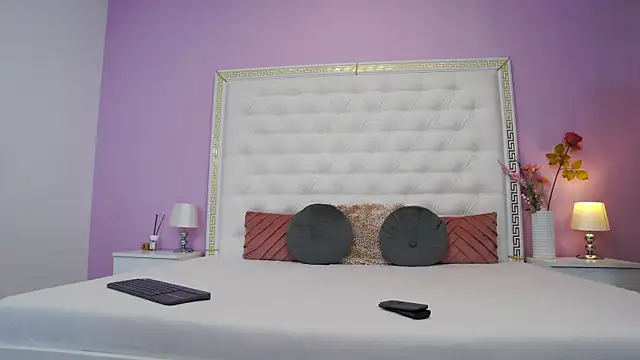 Lenna Paul online show from 11-28-25, 04:45