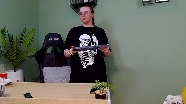 AngellaWhitte online show from 02-17-25, 05:34