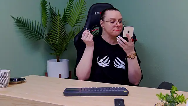 AngellaWhitte online show from 02-13-25, 05:33