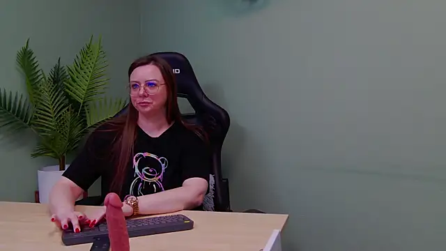 AngellaWhitte online show from 03-17-25, 05:01