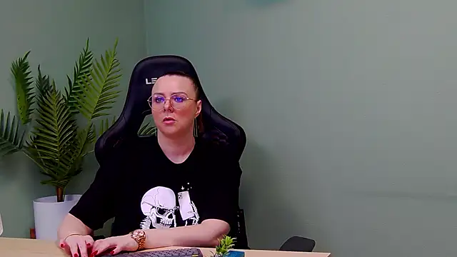 AngellaWhitte online show from 02-26-25, 05:42