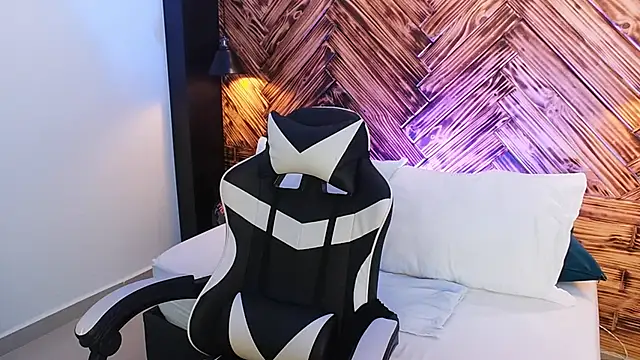 emma collson online show from 11-22-25, 12:10