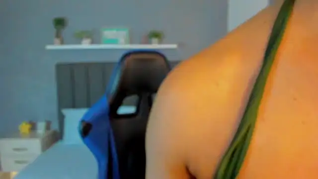 emma collson online show from 10-04-25, 02:57