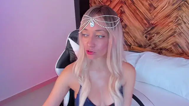 emma collson online show from 11-10-25, 04:23