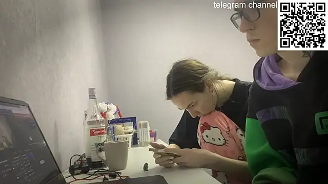 Alex17am online show from 12-14-25, 01:39