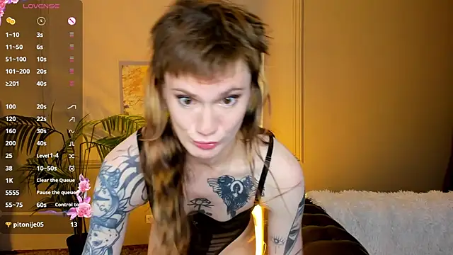 Snapshot of Fog_Foggy_Love chatting on 10-14-25, 09:04 Fog Foggy Love online show from 10-14-25, 09:04