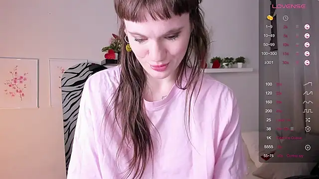 Snapshot of Fog_Foggy_Love chatting on 02-20-25, 03:34 Fog Foggy Love online show from 02-20-25, 03:34