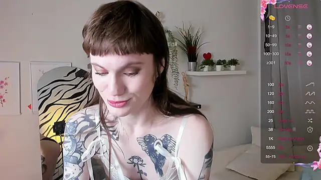 Snapshot of Fog_Foggy_Love chatting on 03-19-25, 08:54 Fog Foggy Love online show from 03-19-25, 08:54
