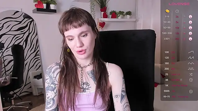 Snapshot of Fog_Foggy_Love chatting on 02-28-25, 03:48 Fog Foggy Love online show from 02-28-25, 03:48