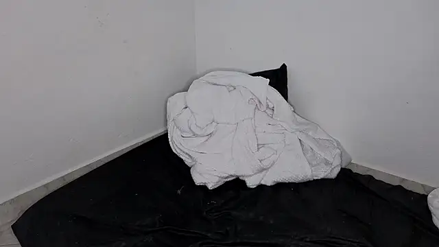 Snapshot of soysara15 chatting on 02-14-26, 05:02 soysara15 online show from 02-14-26, 05:02