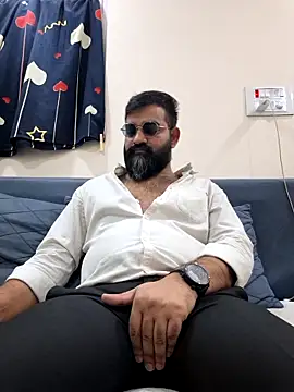 Snapshot of Fun_Guuy chatting on 04-08-26, 03:52 Fun Guuy online show from 04-08-26, 03:52