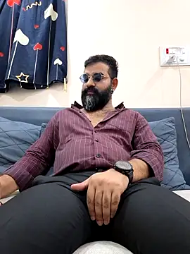 Snapshot of Fun_Guuy chatting on 04-11-26, 02:41 Fun Guuy online show from 04-11-26, 02:41