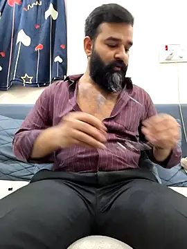 Snapshot of Fun_Guuy chatting on 04-12-26, 02:48 Fun Guuy online show from 04-12-26, 02:48