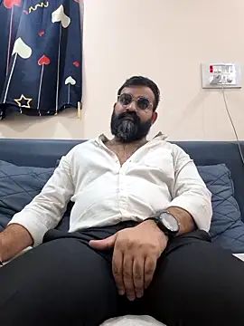 Snapshot of Fun_Guuy chatting on 04-05-26, 03:35 Fun Guuy online show from 04-05-26, 03:35