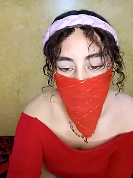 Snapshot of Lalou chatting on 12-06-24, 02:11 Lalou online show from 12-06-24, 02:11