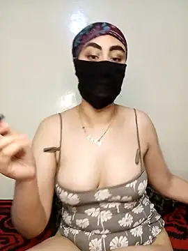 Snapshot of Lalou chatting on 01-12-25, 04:50 Lalou online show from 01-12-25, 04:50