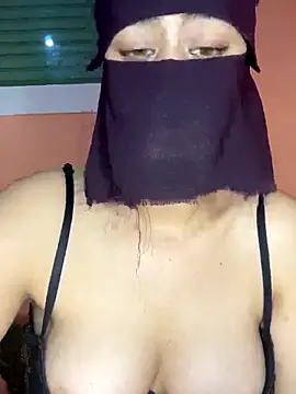 Snapshot of Lalou chatting on 11-17-25, 10:19 Lalou online show from 11-17-25, 10:19