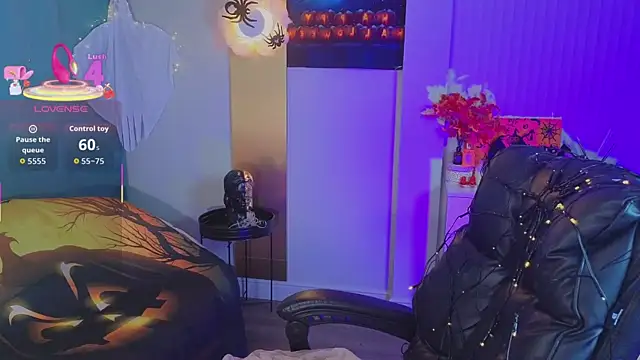 Jenna Adams  online show from 10-31-25, 01:24