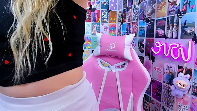 Snapshot of MiaMilas chatting on 01-12-26, 02:24 MiaMilas online show from 01-12-26, 02:24