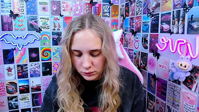 Snapshot of MiaMilas chatting on 01-07-26, 12:32 MiaMilas online show from 01-07-26, 12:32