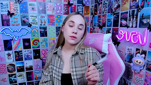 Snapshot of MiaMilas chatting on 02-25-26, 03:56 MiaMilas online show from 02-25-26, 03:56