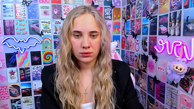 Snapshot of MiaMilas chatting on 12-18-25, 03:05 MiaMilas online show from 12-18-25, 03:05