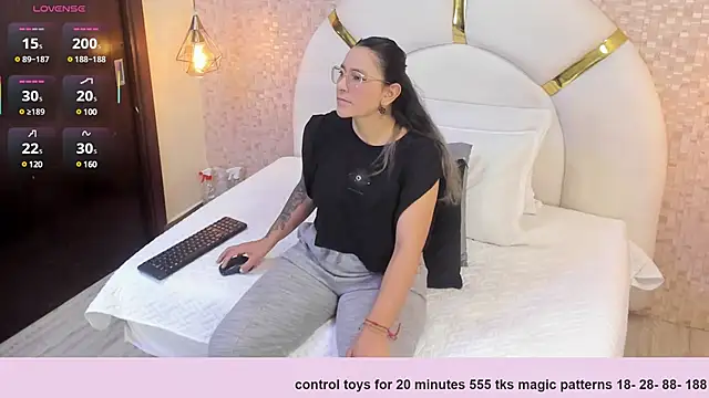 Snapshot of sophie_1 chatting on 03-01-25, 03:10 sophie 1 online show from 03-01-25, 03:10