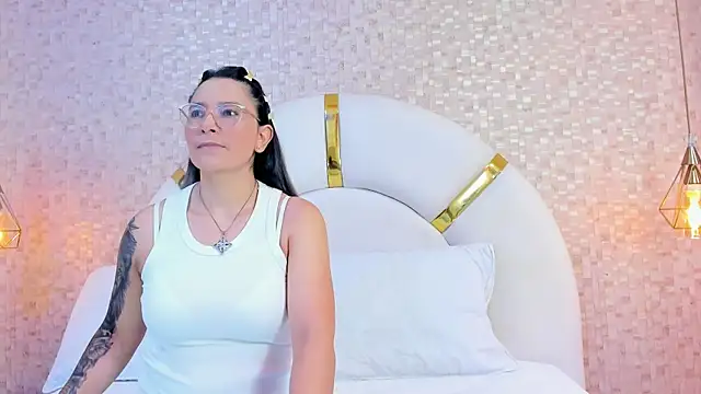 Snapshot of sophie_1 chatting on 03-13-25, 03:11 sophie 1 online show from 03-13-25, 03:11