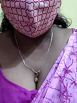 Snapshot of mallu-sumi chatting on 03-08-25, 09:08 mallu-sumi online show from 03-08-25, 09:08