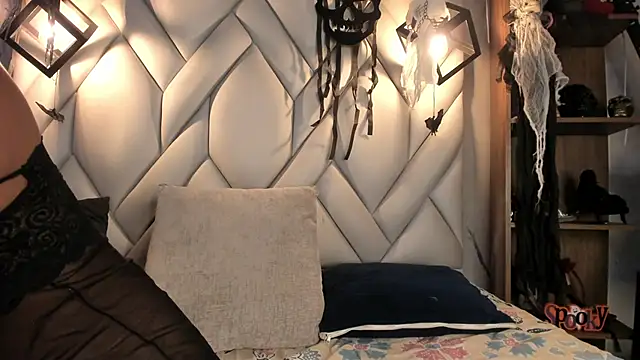 kristakinnky online show from 10-20-25, 02:28