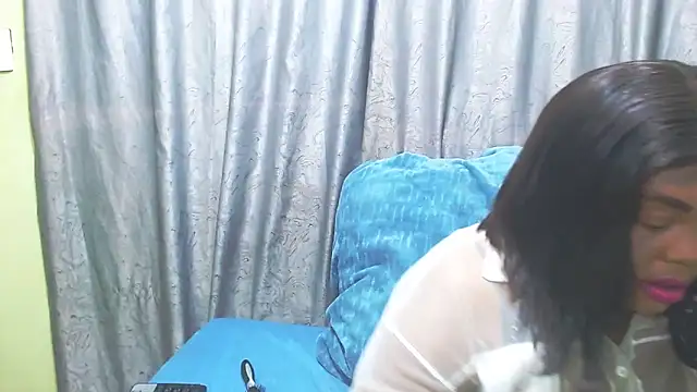 NaughtyNicoleXX2 online show from 01-19-26, 03:32