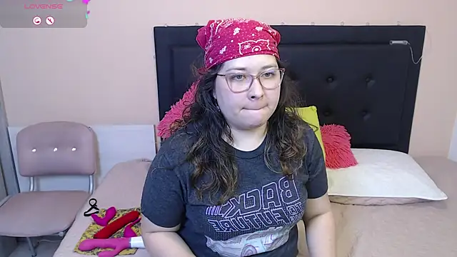 May Carlier online show from 02-11-25, 01:52