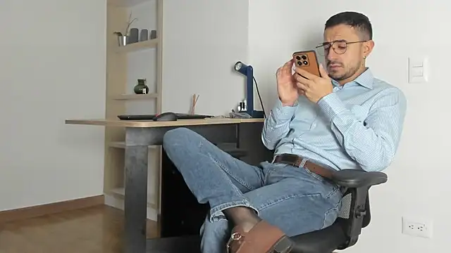 pablo-rincon95 online show from 03-02-25, 12:14