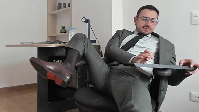 pablo-rincon95 online show from 03-10-25, 06:23