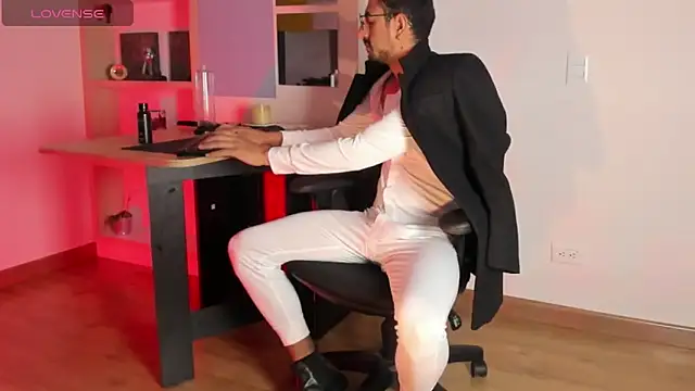 pablo-rincon95 online show from 12-02-25, 11:23