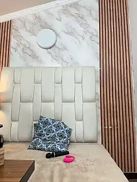 Emily Trujillo online show from 11-18-25, 07:06