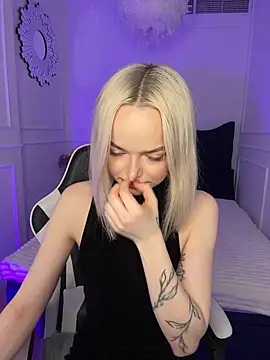 horny blondiee online show from 03-06-25, 08:30