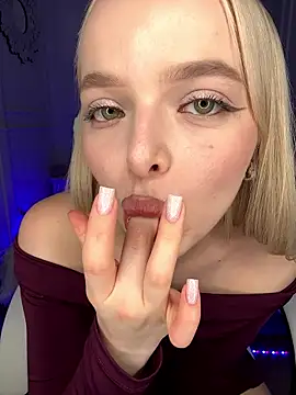 horny blondiee online show from 01-07-26, 04:56