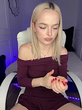 horny blondiee online show from 12-15-25, 03:18