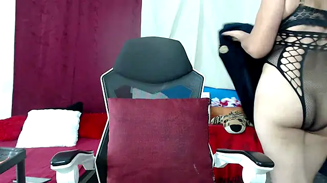 Snapshot of Aranza-Queen chatting on 02-17-25, 06:17 Aranza-Queen online show from 02-17-25, 06:17