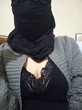 Liliiiblow online show from 12-17-24, 06:09